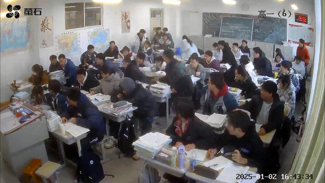续来了！网友表示：这嘉奖是不是低了开元棋牌地震中高中生背起同学逃生后(图9)
