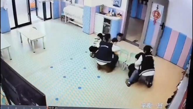续来了！网友表示：这嘉奖是不是低了开元棋牌地震中高中生背起同学逃生后(图11)