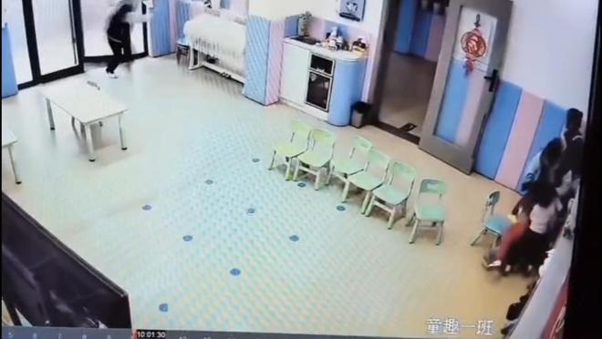 续来了！网友表示：这嘉奖是不是低了开元棋牌地震中高中生背起同学逃生后(图13)