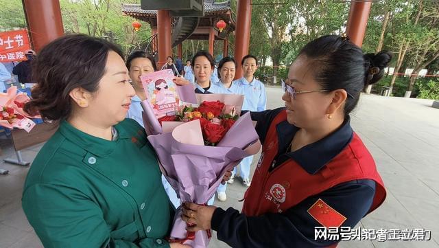 业致敬白衣天使凝聚社会温情开元棋牌app沈阳爱心企(图5)